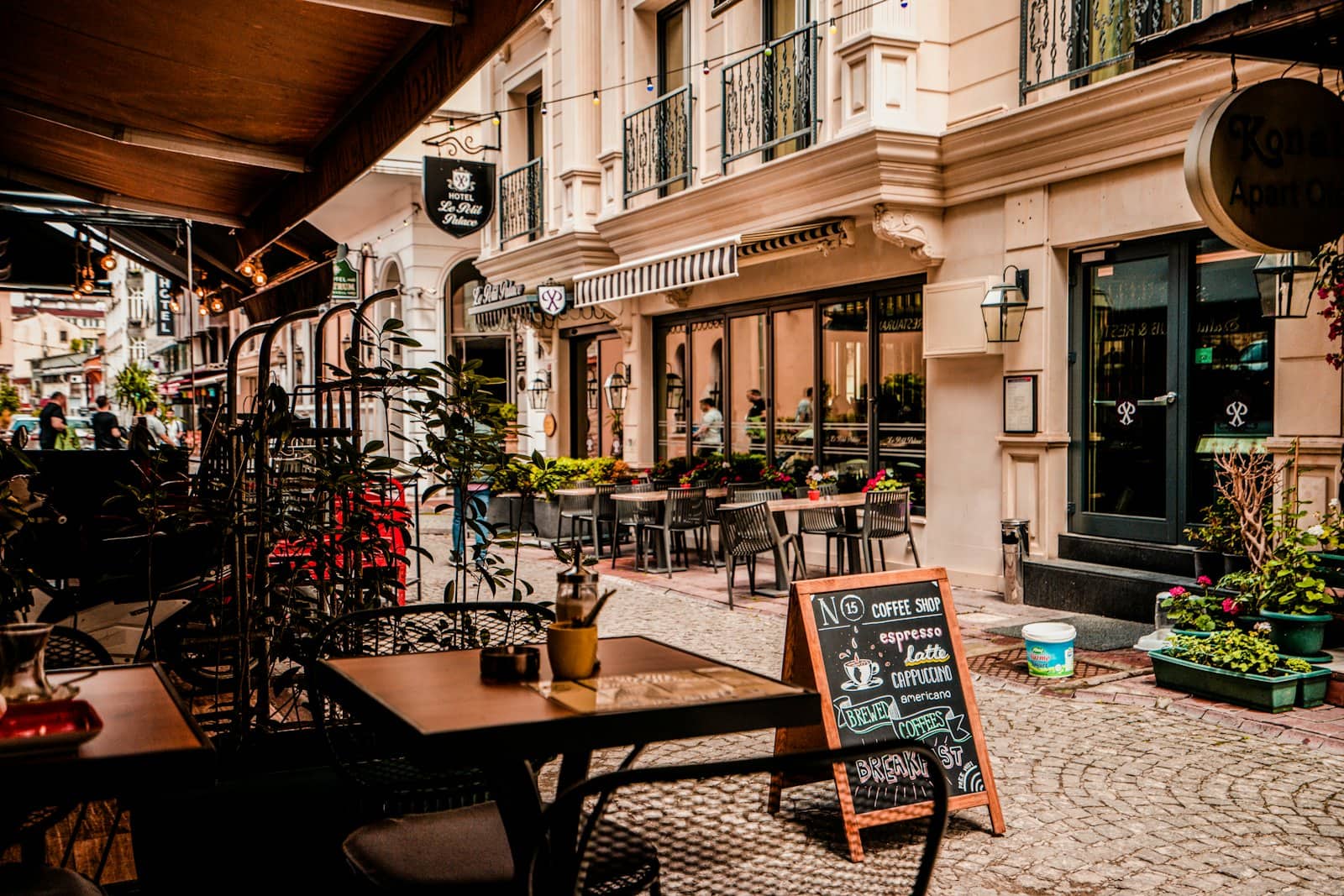 Quán cafe mặt phố